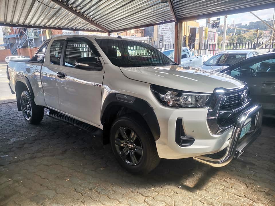 2021 TOYOTA HILUX 2.4 GD6 EXTRA CAB MANUAL DIESEL 2021 TOYOTA HILUX 2.4 GD6 EXTRA CAB MANUAL DIESEL