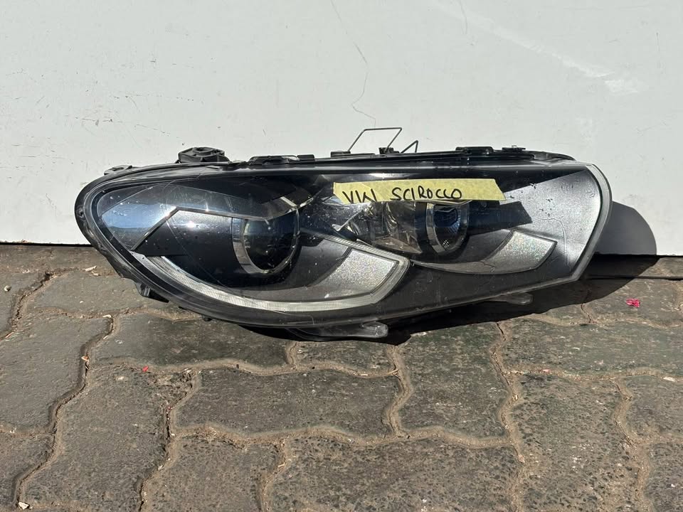 Volkswagen Scrirocco Headlight - Private Seller Volkswagen Scrirocco Headlight - Private Seller