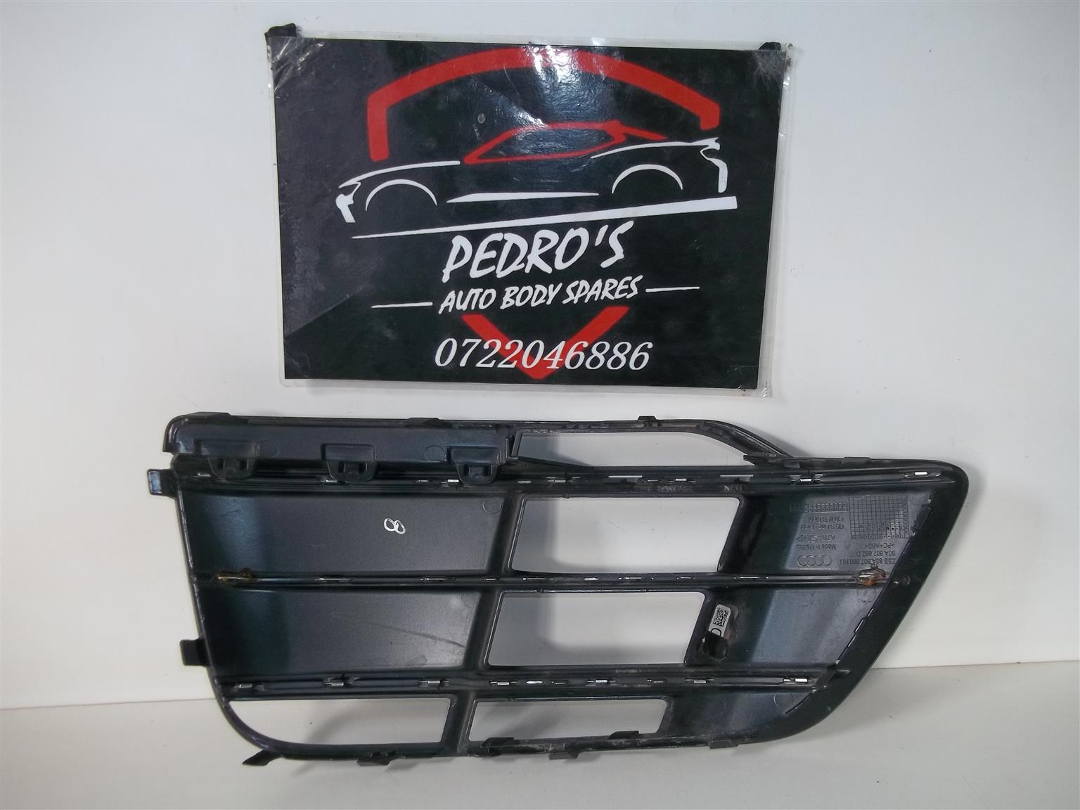 Audi Q5 right air guide grille - Private Seller