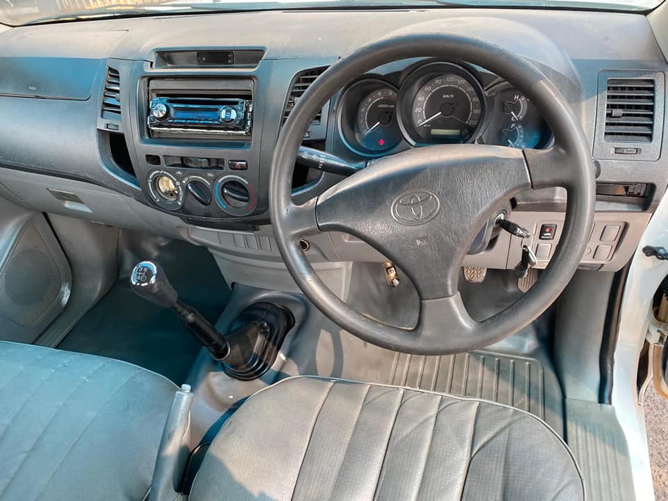 2010 TOYOTA HILUX 2.5 D4D 4X2 SINGLE CAB MANUAL