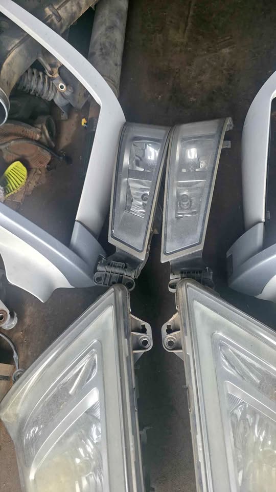 Volvo FH/FMX version 4 headlights&spot lights - Private Seller Volvo FH/FMX version 4 headlights&spot lights - Private Seller