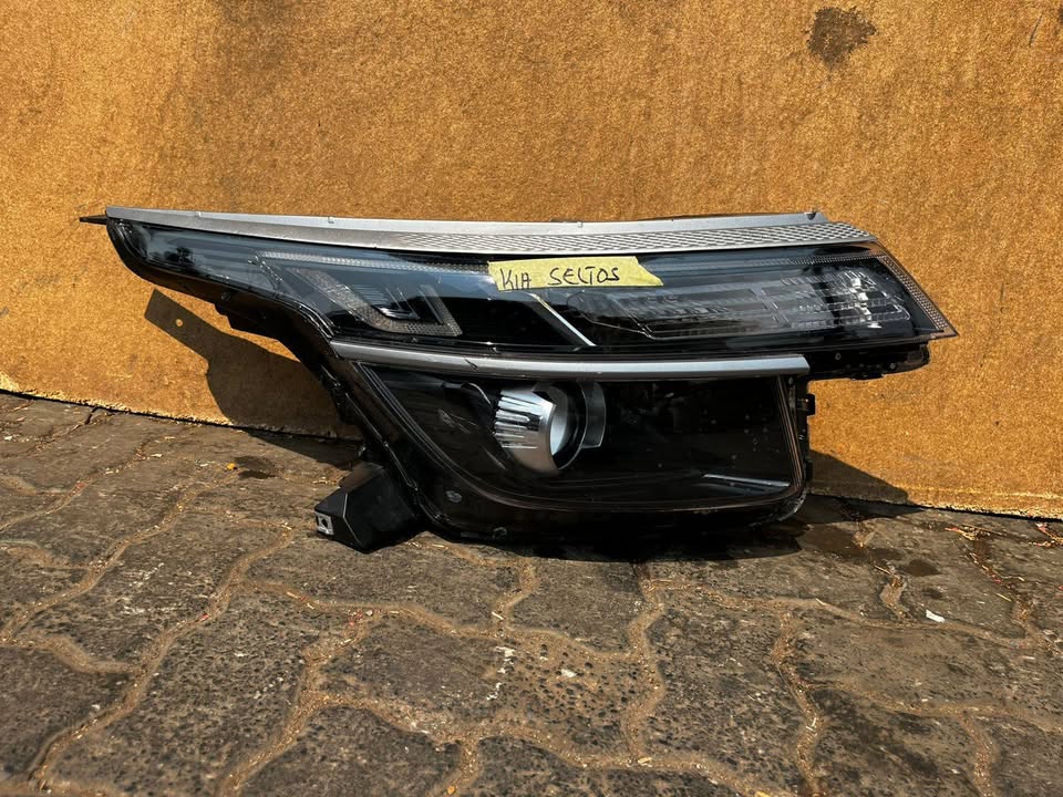 Kia Seltos Headlight - Private Seller Kia Seltos Headlight - Private Seller
