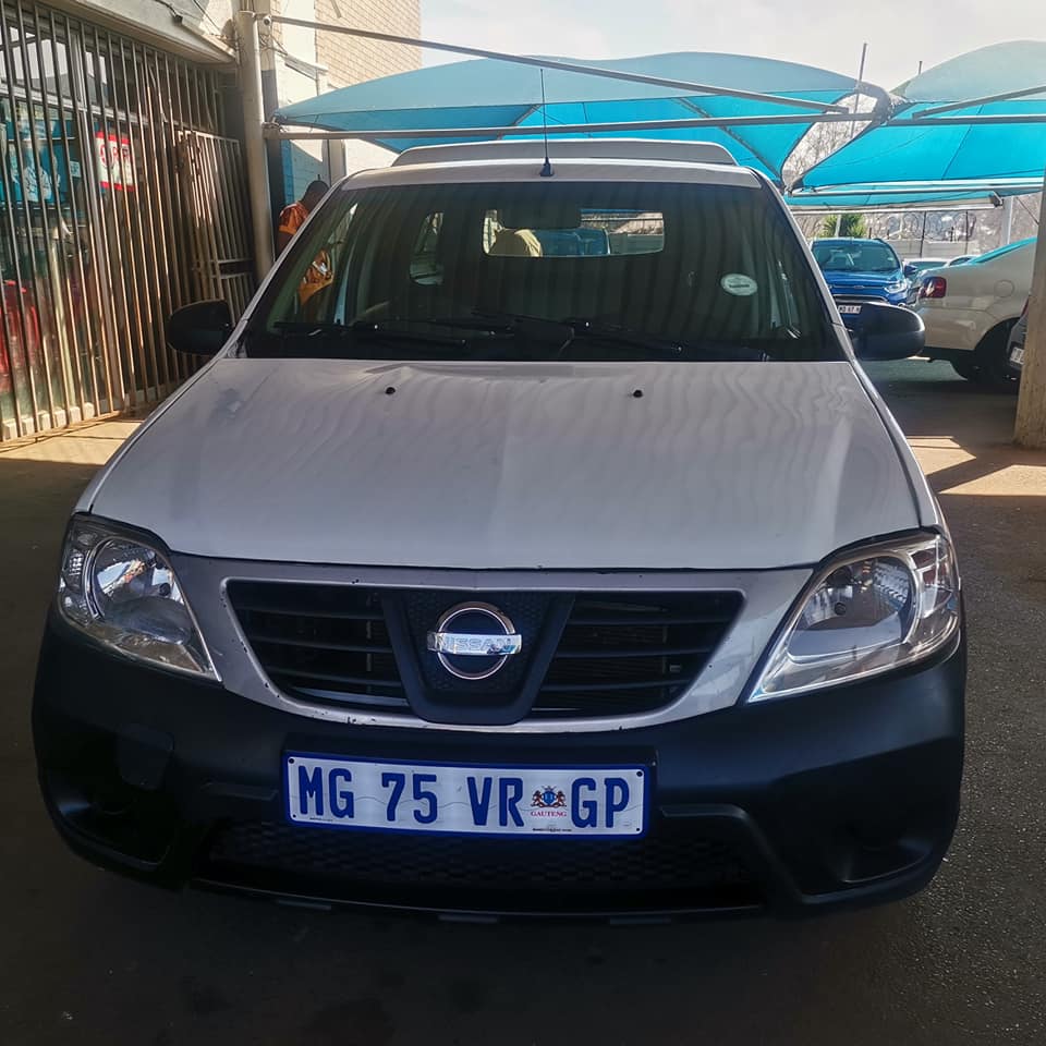 2018 NISSAN NP200 1.6 83 000KM MANUEL PETROL WHITE COLOR PRICE