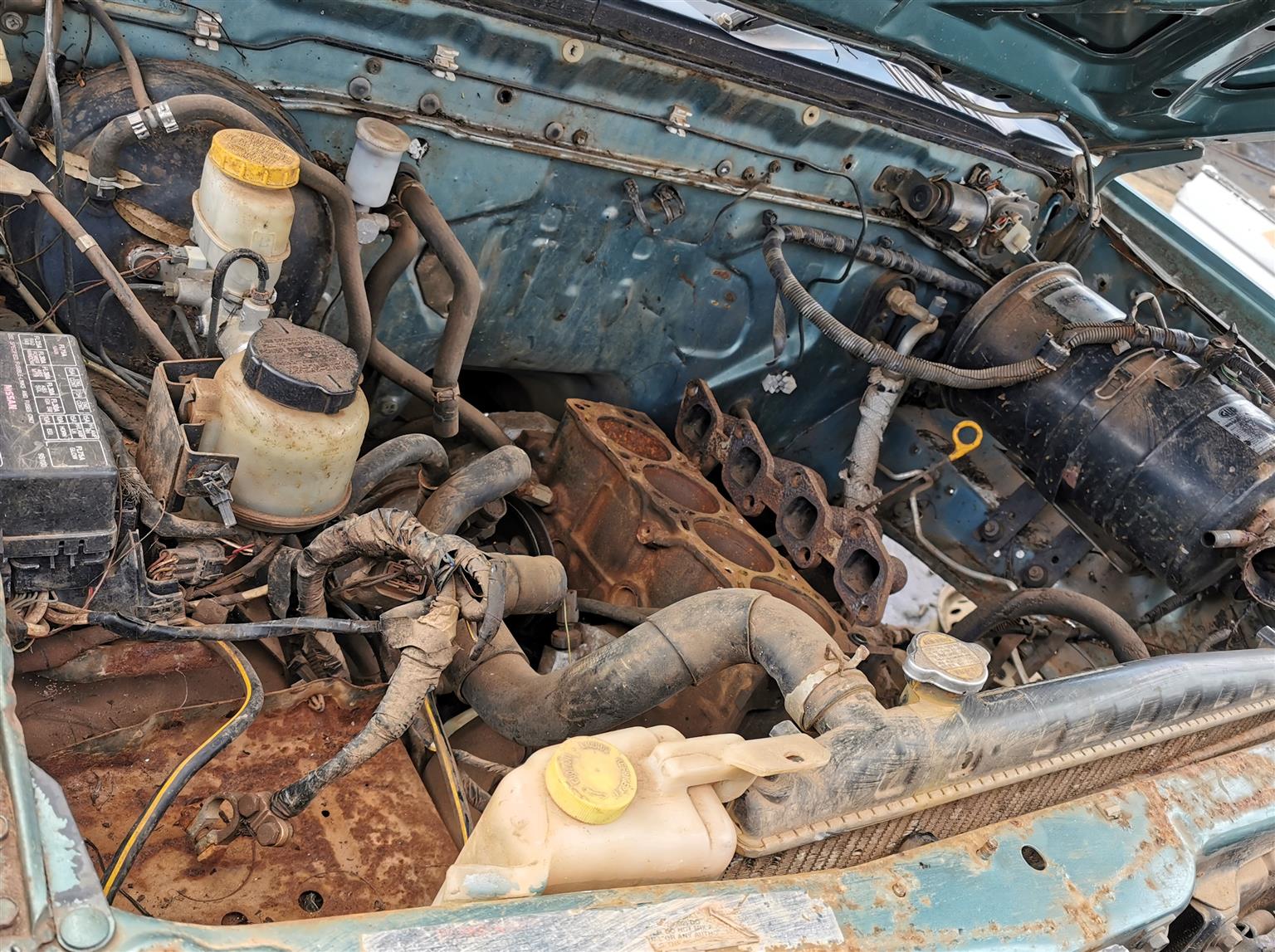 Nissan Hardbody 2.4 D/Cab - Stripping for Spares