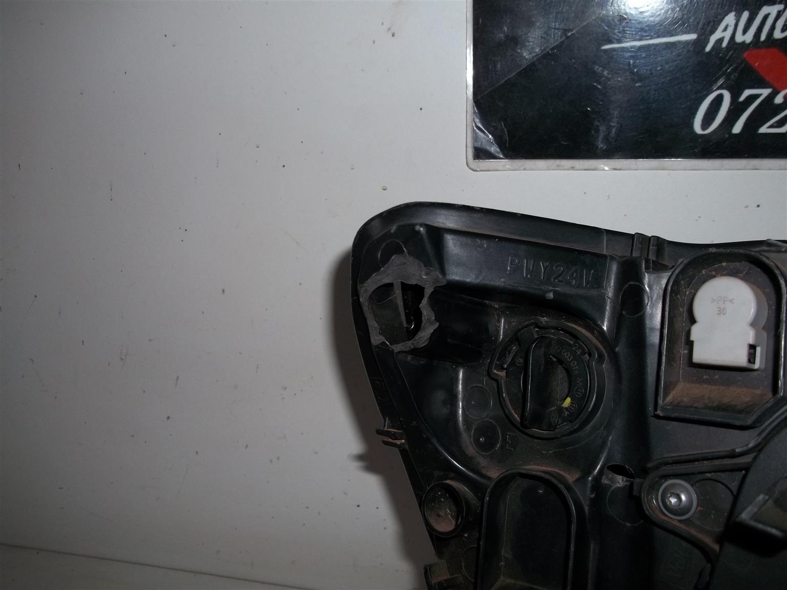 Volvo XC60 left headlight - Private Seller