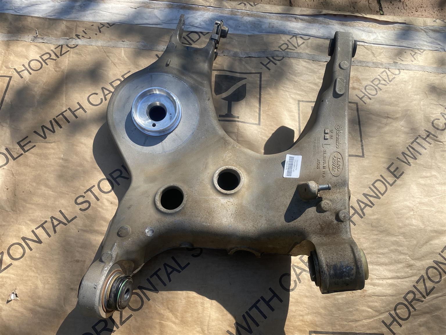 2023 LAND ROVER DEFENDER LEFT REAR CONTROL ARM FOR SALE. IN PRISTINE CONDITION