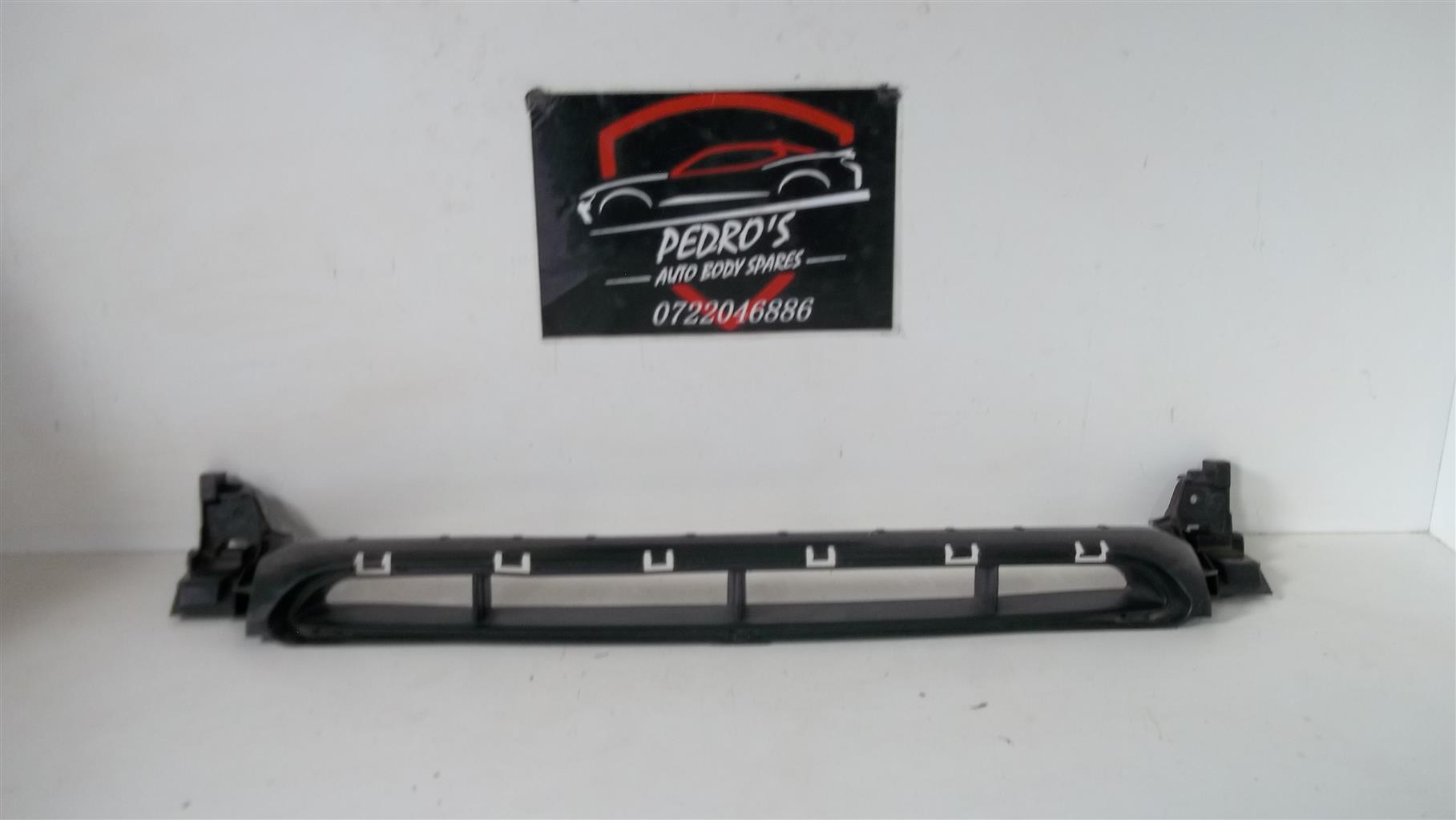 Mini Cooper Countryman (R60) upper grille - Private Seller Mini Cooper Countryman (R60) upper grille - Private Seller