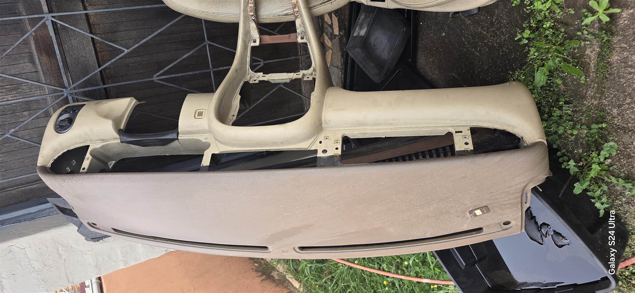 Jaguar Xtype X400 2.1Petrol Complete Dashboard, Creme in colour with no cracks. - Private Seller Jaguar Xtype X400 2.1Petrol Complete Dashboard, Creme in colour with no cracks. - Private Seller