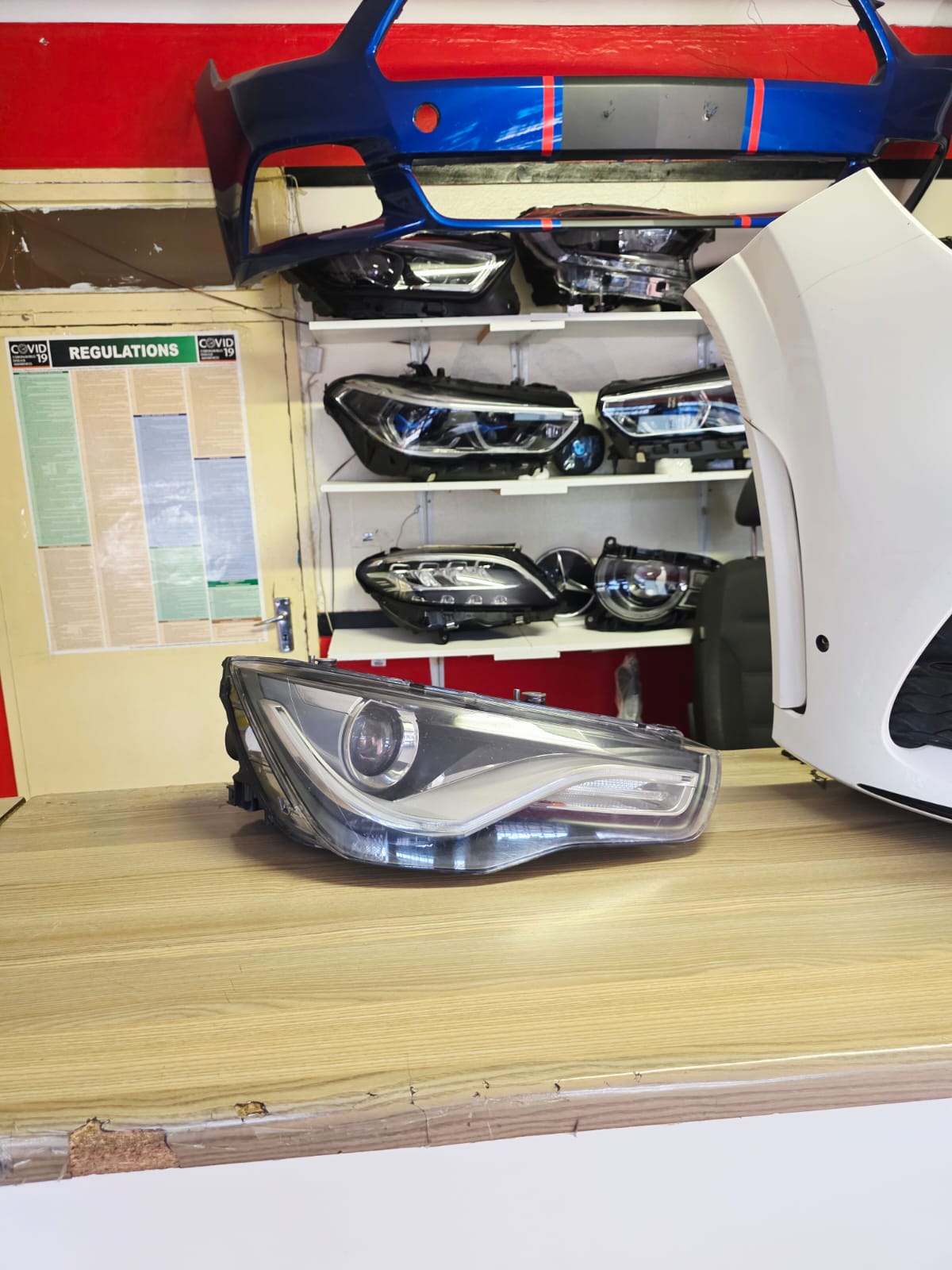 (A1)2012 AUDI A1 FRONT HEADLIGHT RIGHT SIDE - Private Seller (A1)2012 AUDI A1 FRONT HEADLIGHT RIGHT SIDE - Private Seller