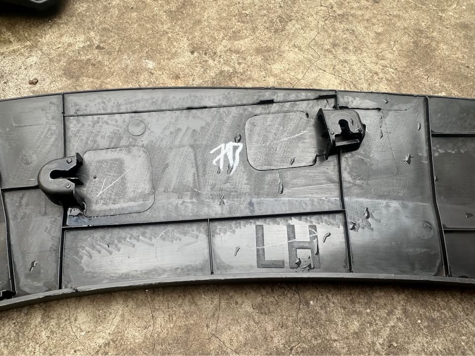 Renault Kiger left side fender wheel arch - Private Seller Renault Kiger left side fender wheel arch - Private Seller