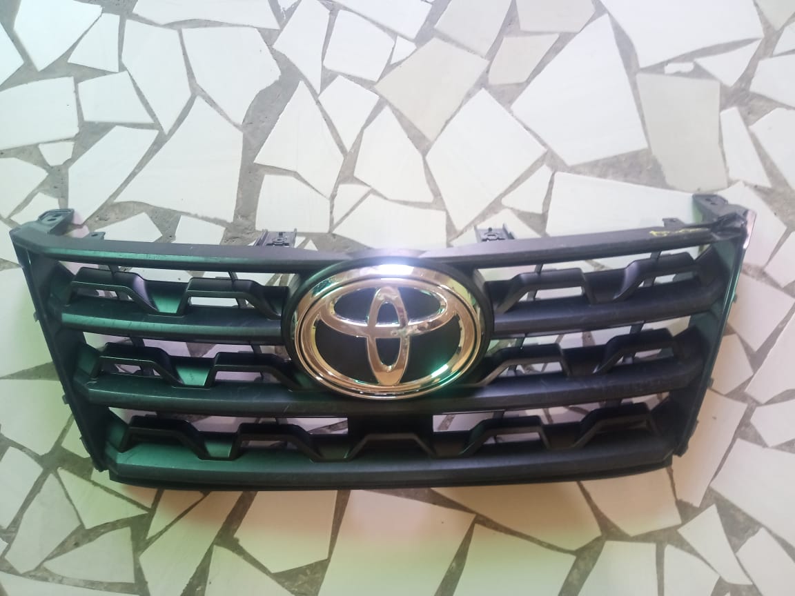 2021-2023 TOYOTA FORTUNER FRONT GRILL FOR SALE - Private Seller 2021-2023 TOYOTA FORTUNER FRONT GRILL FOR SALE - Private Seller