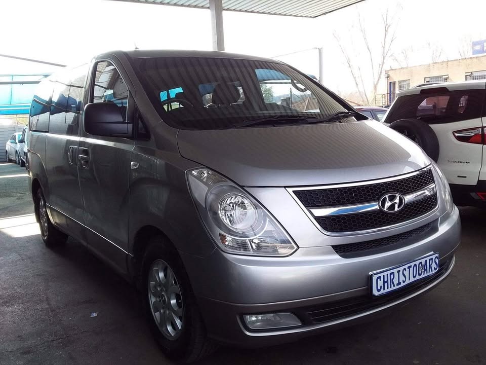 2015 Hyundai H-1 9-seater automatic 2015