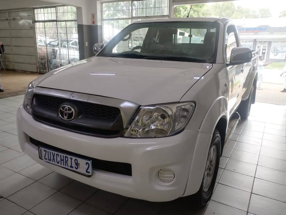 2011 TOYOTA HILUX 2.5 D4D 4X4 HI-RIDER SINGLE CAB MANUAL