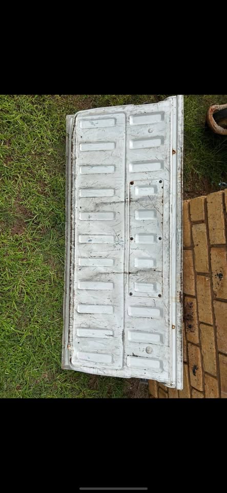 Mahindra scorpio tailgate available - Private Seller