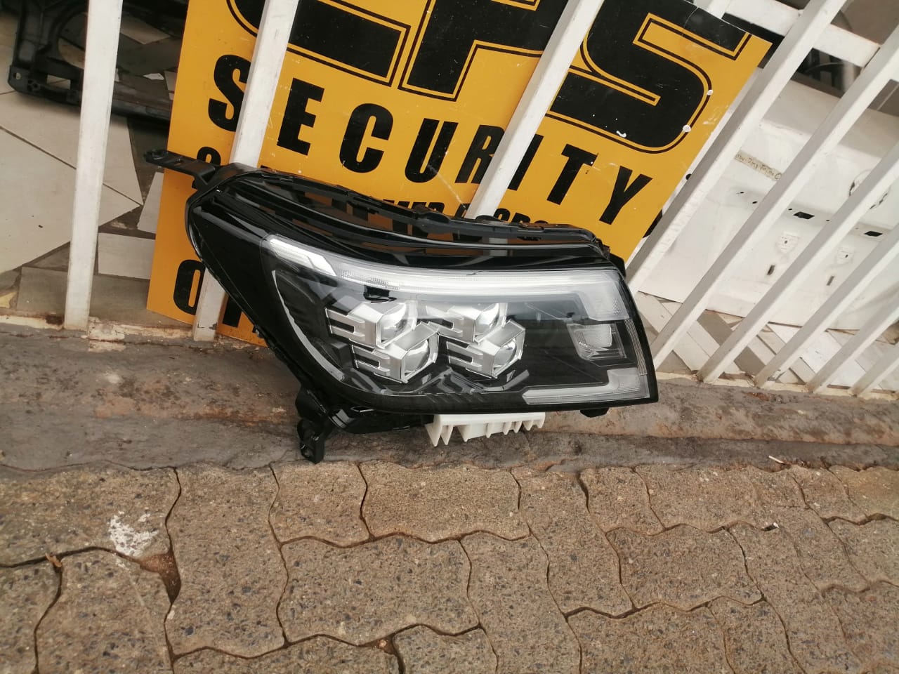 NISSAN NAVARA HEADLIGHTS 2020 TO 2023 MODEL - Private Seller