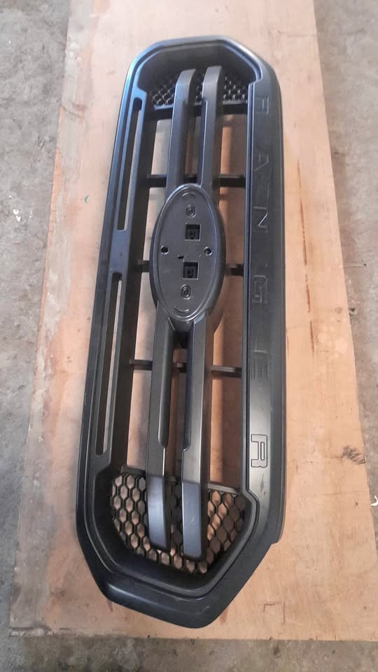 FORD RANGER T8 GRILL - Private Seller FORD RANGER T8 GRILL - Private Seller