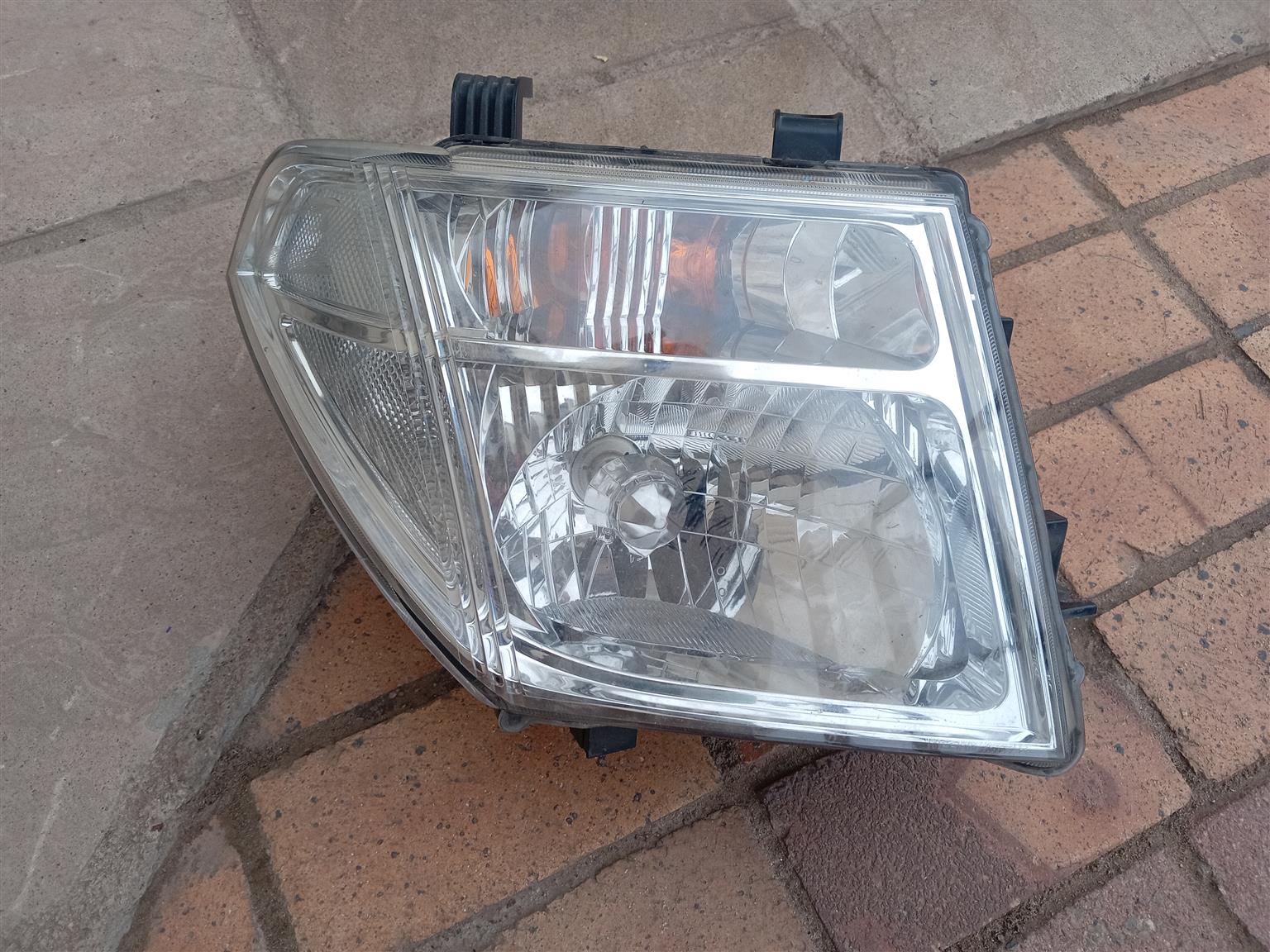 2008 Nissan NAVARA D40/NISSAN Pathfinder Driver side HeadLight HeadLamp for - Private Seller 2008 Nissan NAVARA D40/NISSAN Pathfinder Driver side HeadLight HeadLamp for - Private Seller