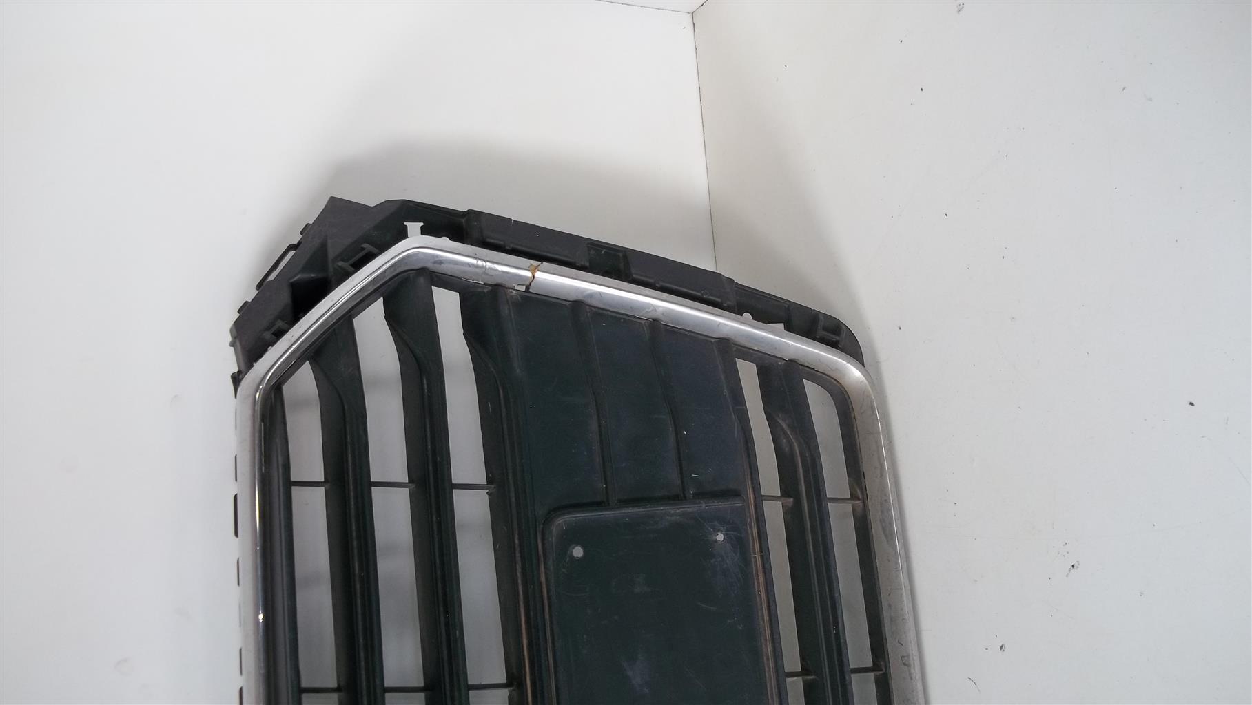 Audi A4 B9 radiator grille - Private Seller Audi A4 B9 radiator grille - Private Seller