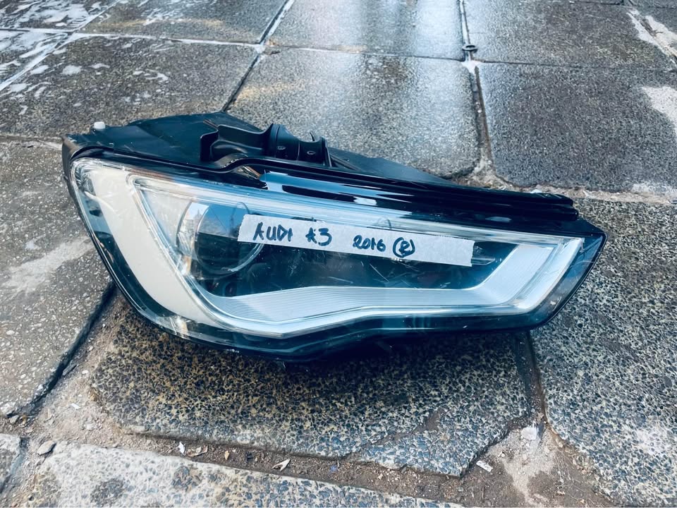 Audi A3 headlight 2016 - Private Seller Audi A3 headlight 2016 - Private Seller
