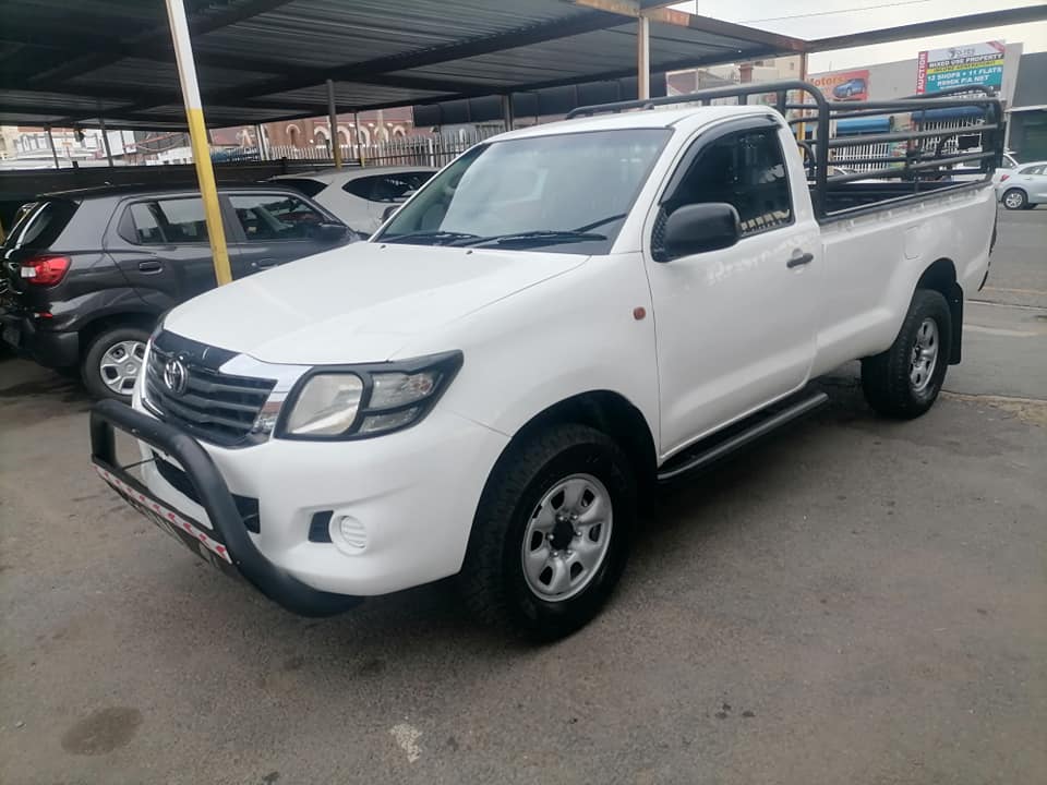 2013 Toyota Hilux 2.5D D4D 4x4 Single Cab High Rider with a leather seat