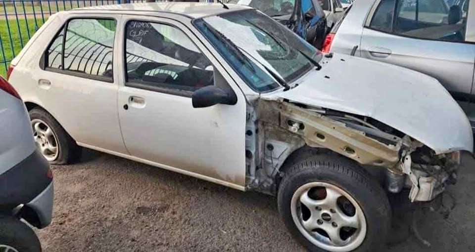 2001 ford fiesta 121 stripping for parts my number WhatsApp or cell