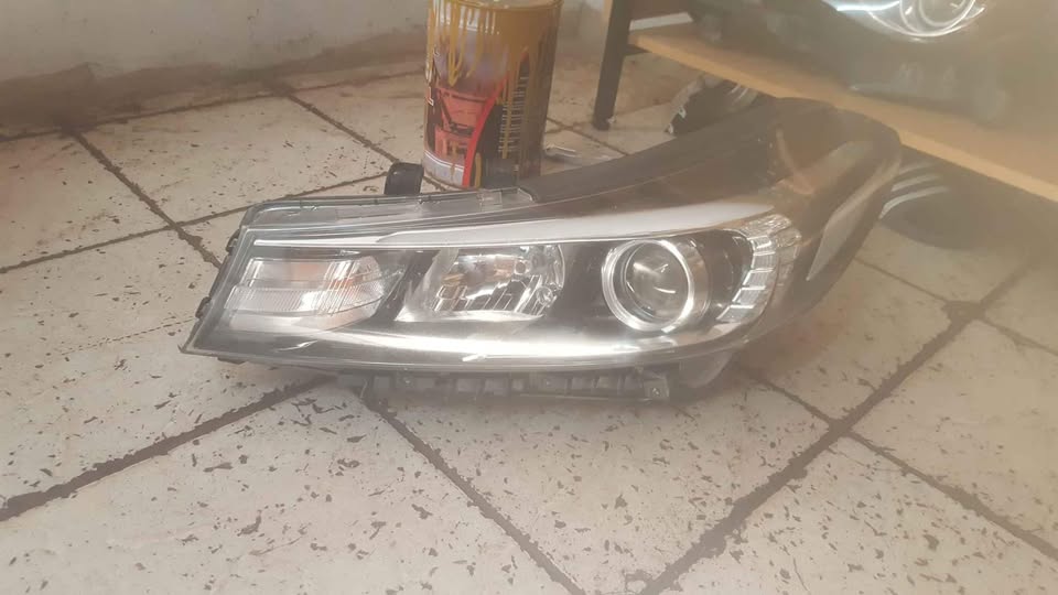KIA CERATO 2017 LEFT SIDE HEADLIGHT - Private Seller