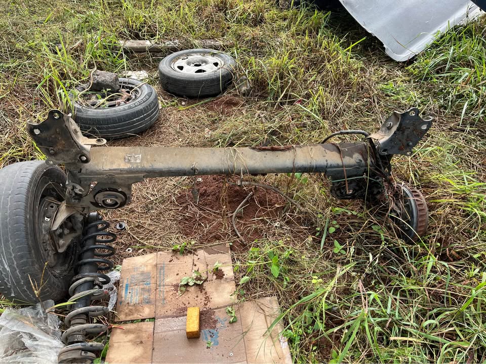 nissan np200 rear axle & hubs - Private Seller nissan np200 rear axle & hubs - Private Seller
