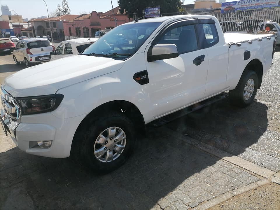 2015 Ford Ranger 3.2 6Speed Extra Cab 4x2 XLS With a Nice interior seat