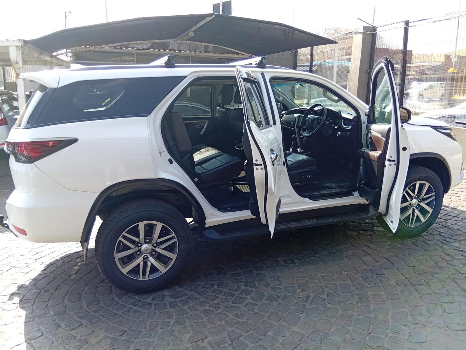 Fortuner 2.8GD-6 SUV 2017  7Seater Diesel Manual 98,000km Leather Seats, G