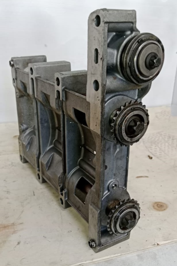 Used Merc Benz Balance Shaft Housing Oil Pump - Private Seller