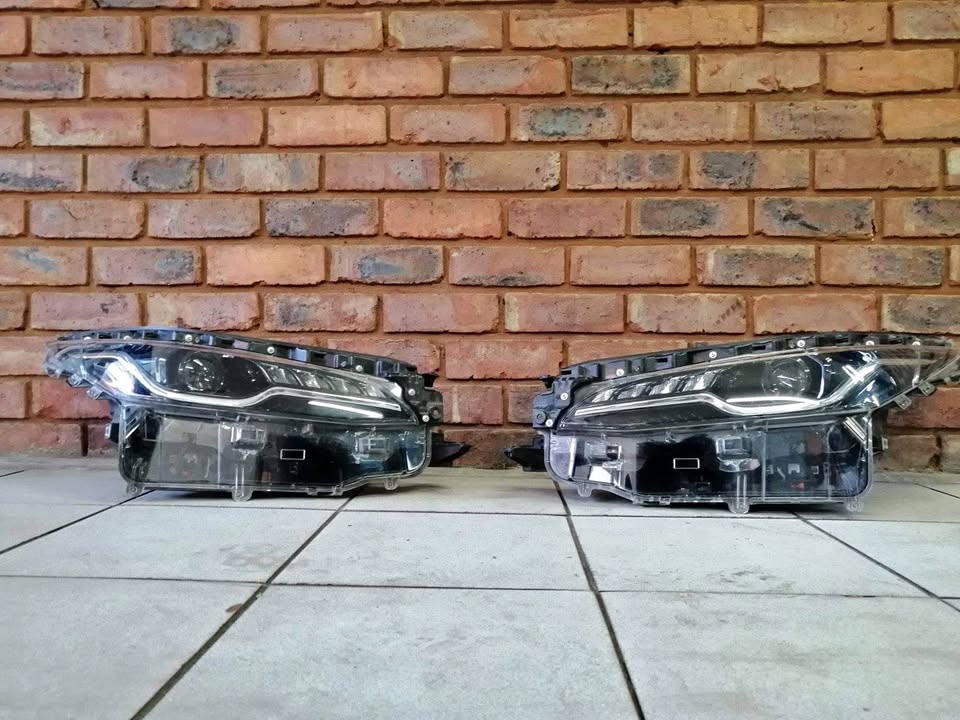 Toyota Fortuner Legend Bi-beam LED Headlights Toyota Fortuner Legend Bi-beam LED Headlights