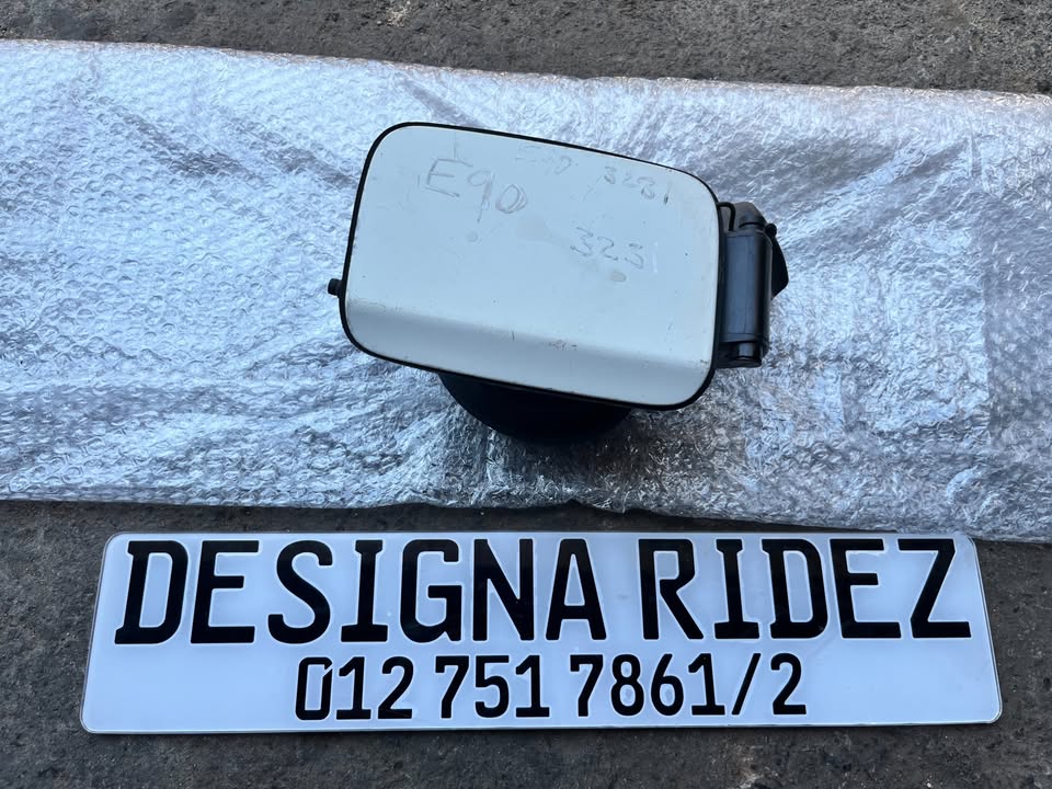 BMW E90 323i FUEL TANK FLAP AVAILABLE. - Private Seller