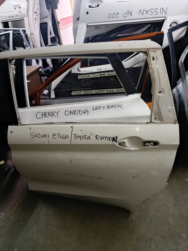 Suzuki Etiga/Rumion left back door - Private Seller Suzuki Etiga/Rumion left back door - Private Seller
