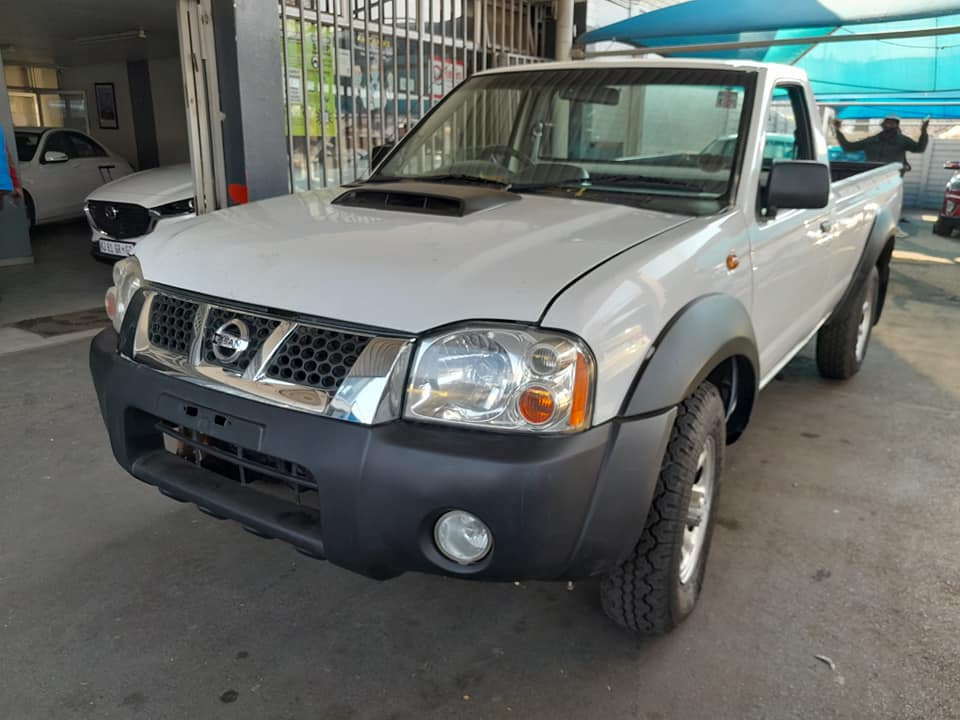 2015 NISSAN NP300 2.4i 4X4 SINGLE CAB MANUAL