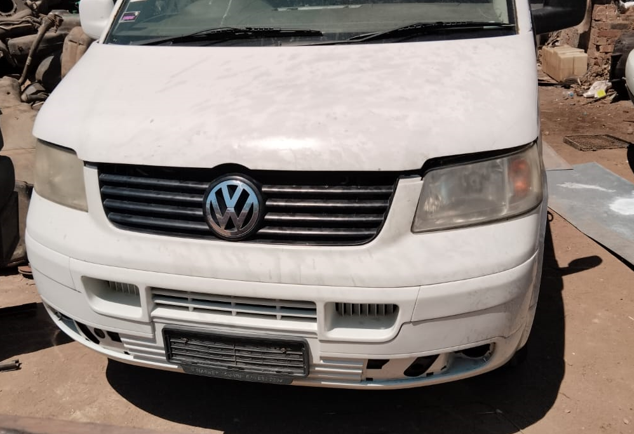 VW TRANSPORTER T5 2.5TDI AXE 2009 USED SPARES AND USED PARTS FOR SALE - Private Seller