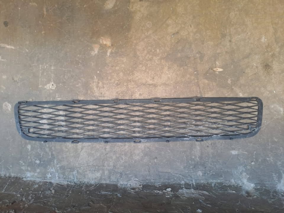 2006 - 2010 Toyota Yaris Hatchback Down Bumper Grille - Private Seller 2006 - 2010 Toyota Yaris Hatchback Down Bumper Grille - Private Seller