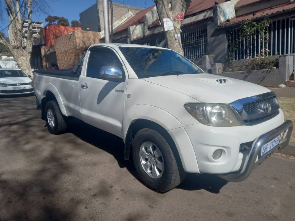 2010 Toyota Hilux 3.0 D4D DIESEL, SINGLE CAB, Manual, WHITE, Leather Seat 92000kms
