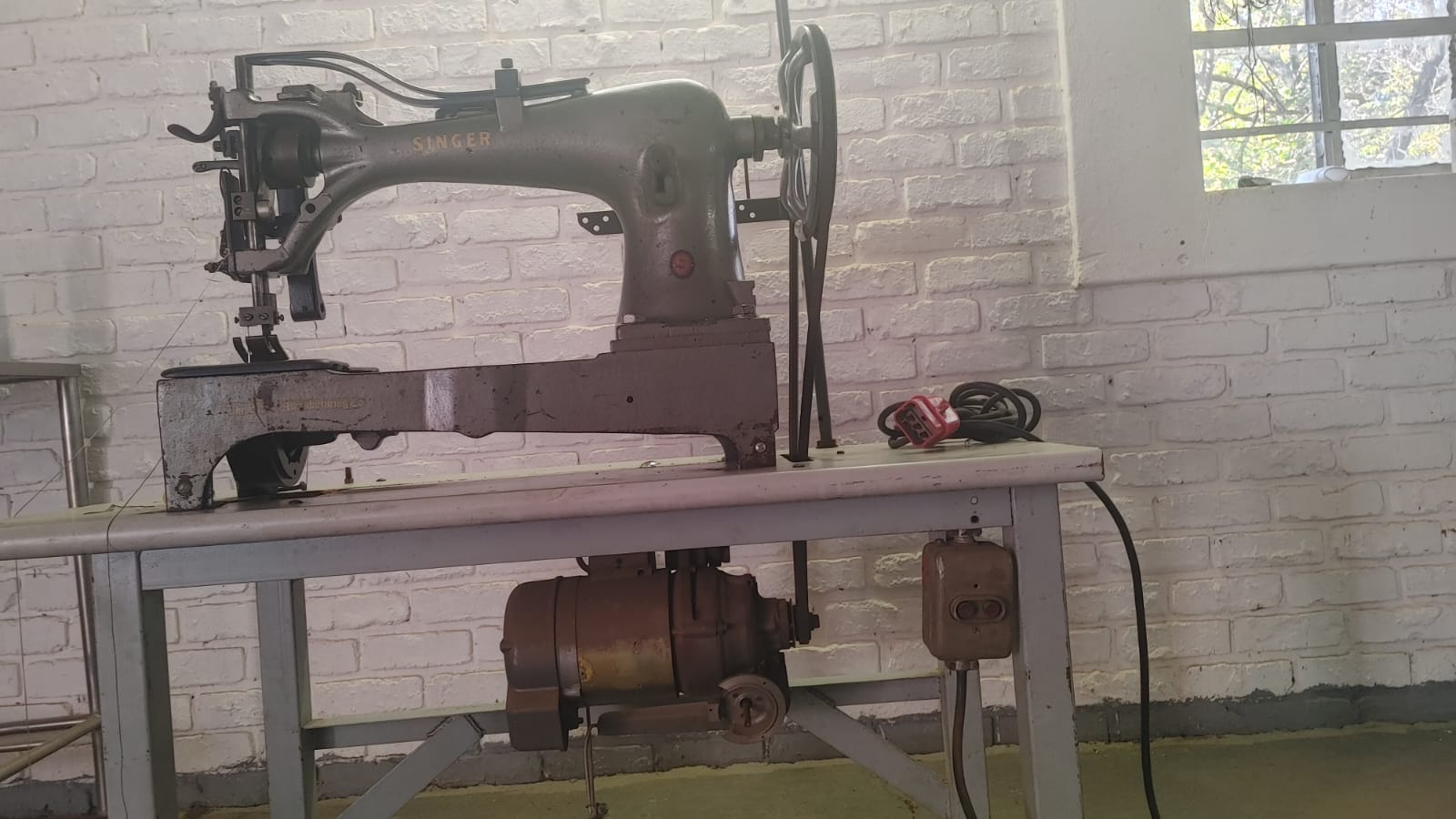 Singer Sewing Machine Vintage Heavy Duty class 7 | Junk Mail Marketplace