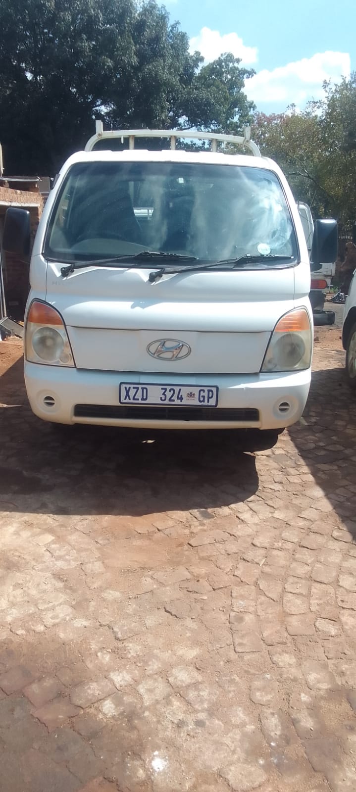 Used 2009 Hyundai H-100 Bakkie 2.6D tipper - Private Seller Used 2009 Hyundai H-100 Bakkie 2.6D tipper - Private Seller