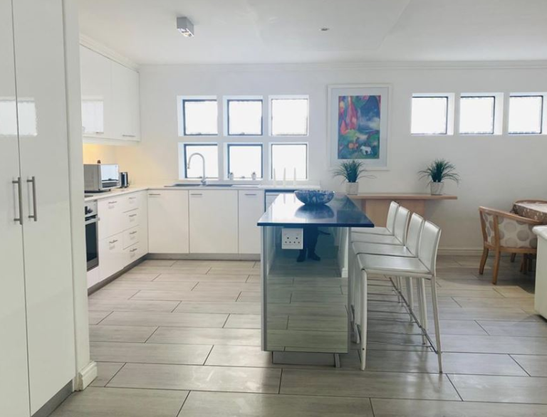 Townhouse For Sale in Sea Point