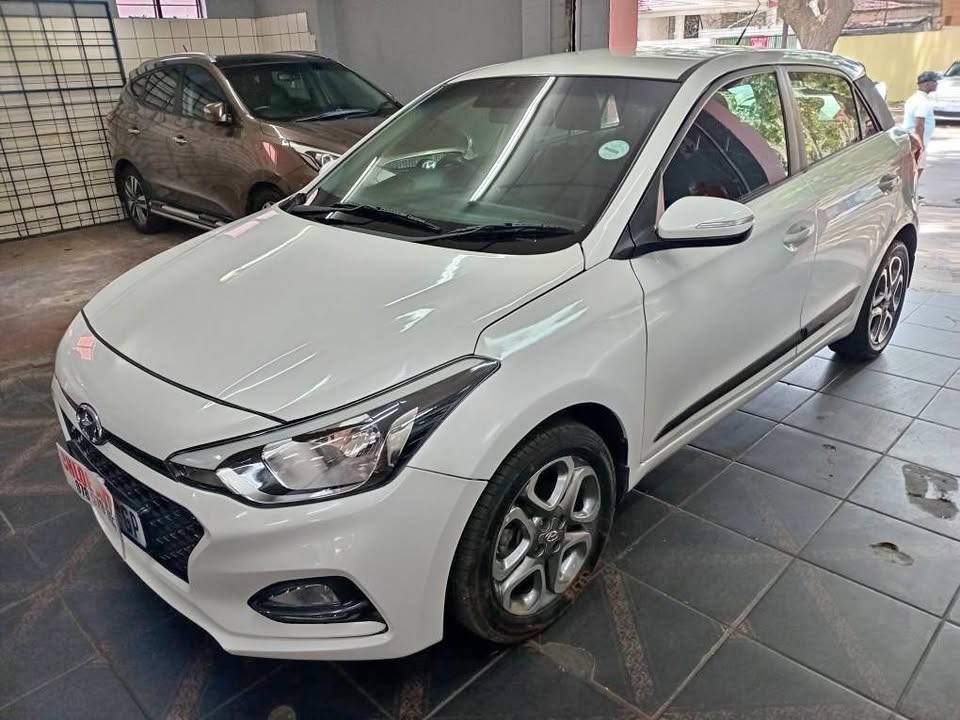 2021 Hyundai i20 1.4 White, Manual, Petrol, 29000km