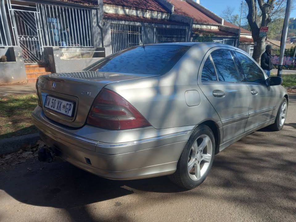2006 MERCEDES C220 CDI DIESEL, AUTOMATIC, GREY, 39000KM, SUNROOF