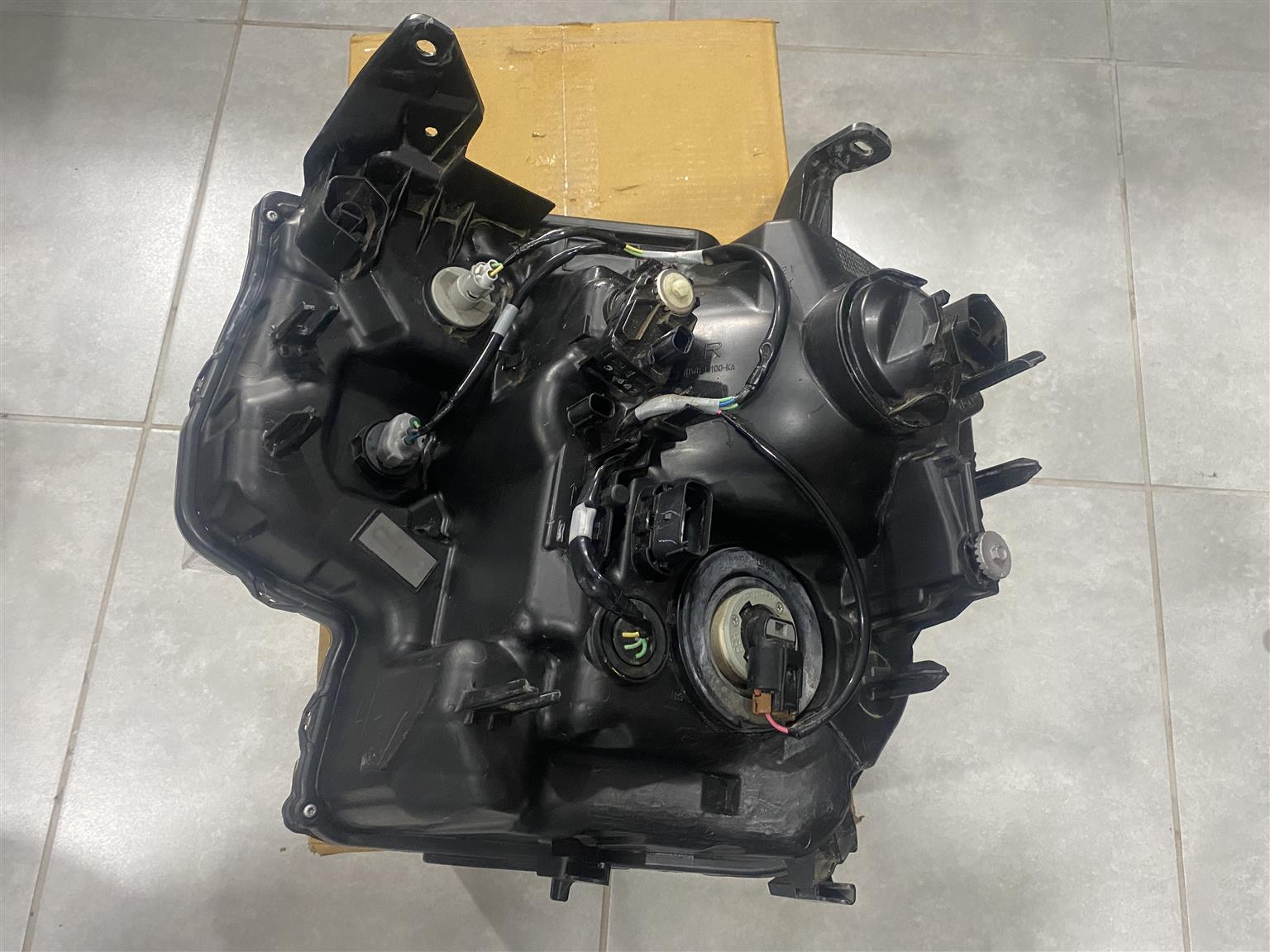2025 FORD RANGER T9 HALOGEN HEADLIGHT RIGHT SIDE FOR SALE.IN EXCELLENT CONDITION - Private Seller 2025 FORD RANGER T9 HALOGEN HEADLIGHT RIGHT SIDE FOR SALE.IN EXCELLENT CONDITION - Private Seller