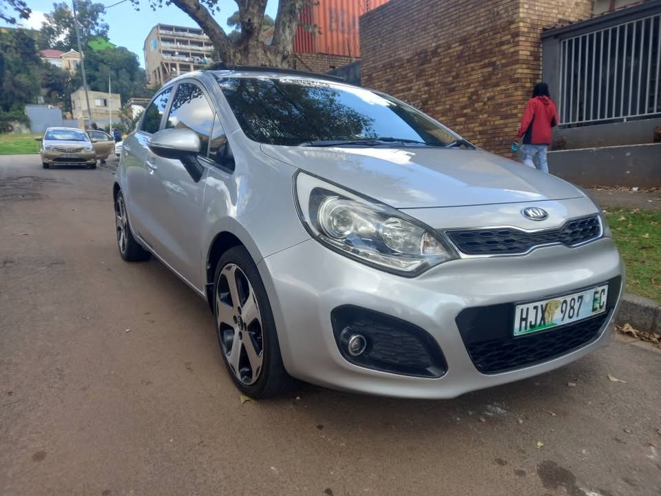 2014 KIA RIO 1.4 TEC MANUAL, SILVER, LEATHER SEATS,  SERVICE BOOK.