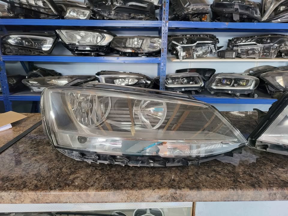 Jetta6/7 left and right headlight available for sale.