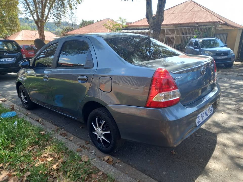 2017 Toyota Etios Sedan Grey. 1.5 Sprint Petrol, Manual, 81000kms