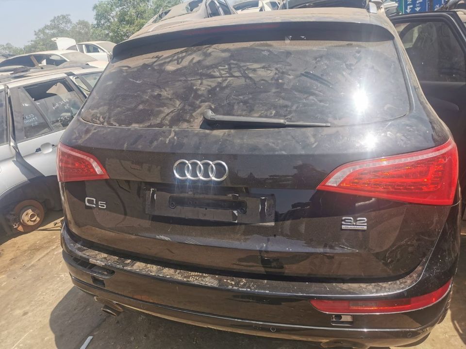 Audi Q7 used tailgate - Black in colour - Private Seller