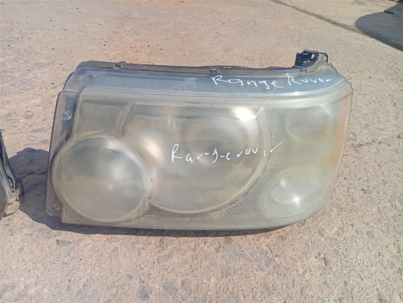 2008 range rover sport left and right headlight - Private Seller 2008 range rover sport left and right headlight - Private Seller