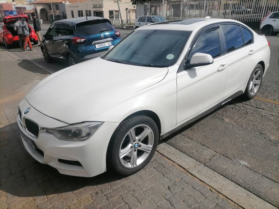 2015 BMW 320D F30 Automatic and leather seat Sunroof