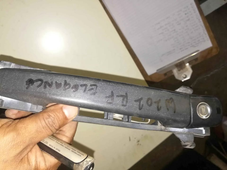 Mercedes W202 right front outer door handle complete